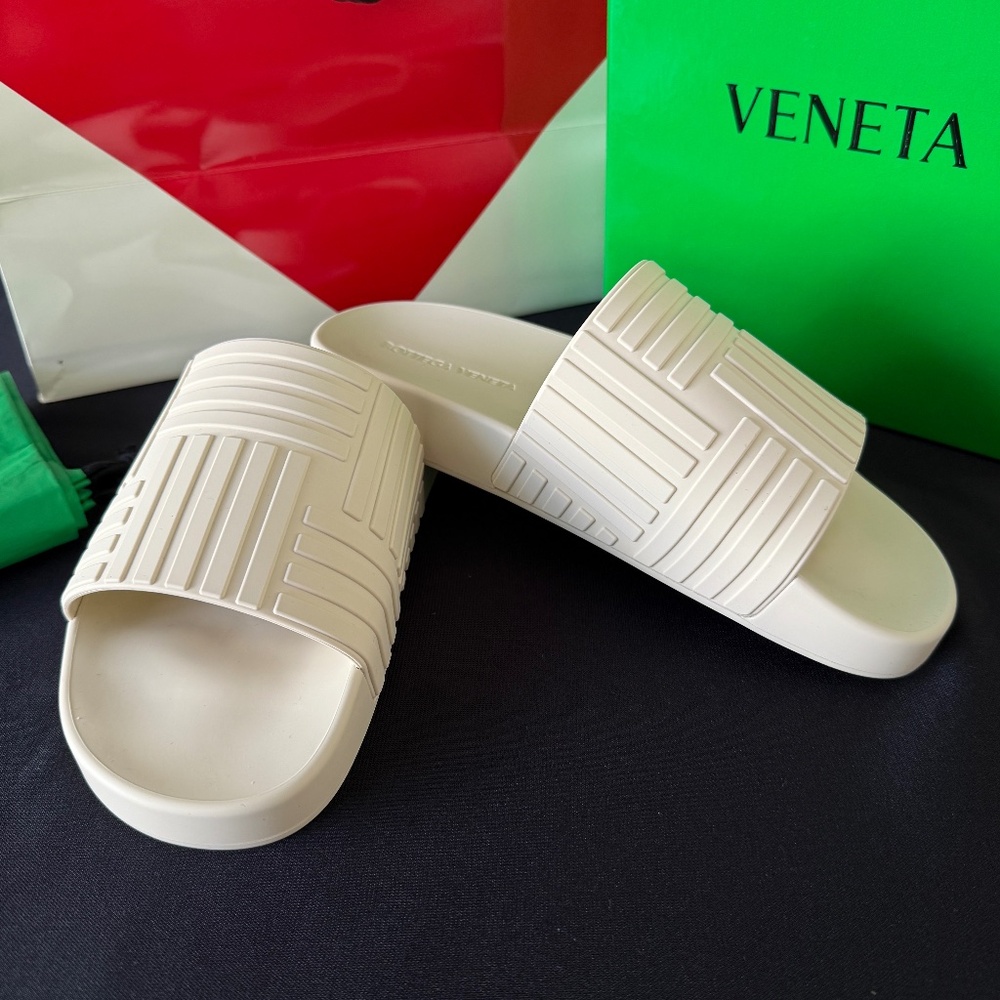 BOTTEGA VENETA 690105 Men's‎ Pool Slide Sandals Sea Salt White Rubber, 39 (US 7)
